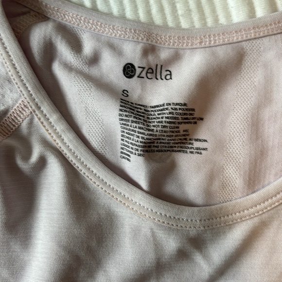 Zella top - Picture 2 of 3